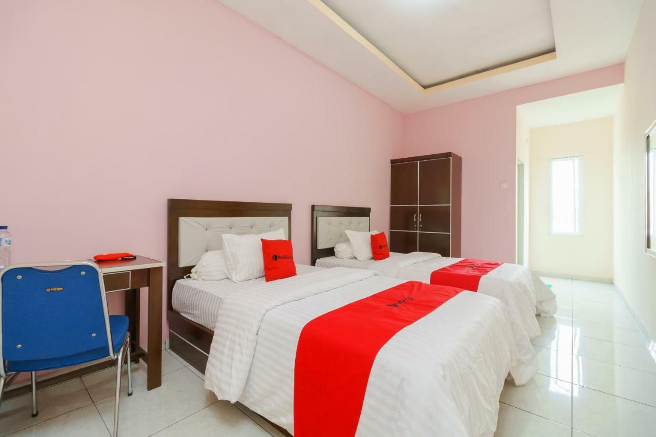 RedDoorz Syariah near Simpang Sekip Palembang Hotel Bagian luar foto