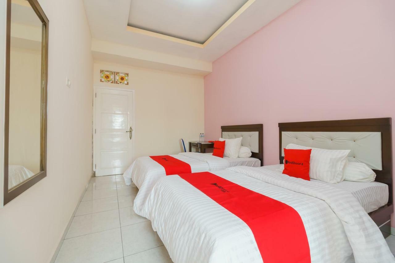 RedDoorz Syariah near Simpang Sekip Palembang Hotel Bagian luar foto