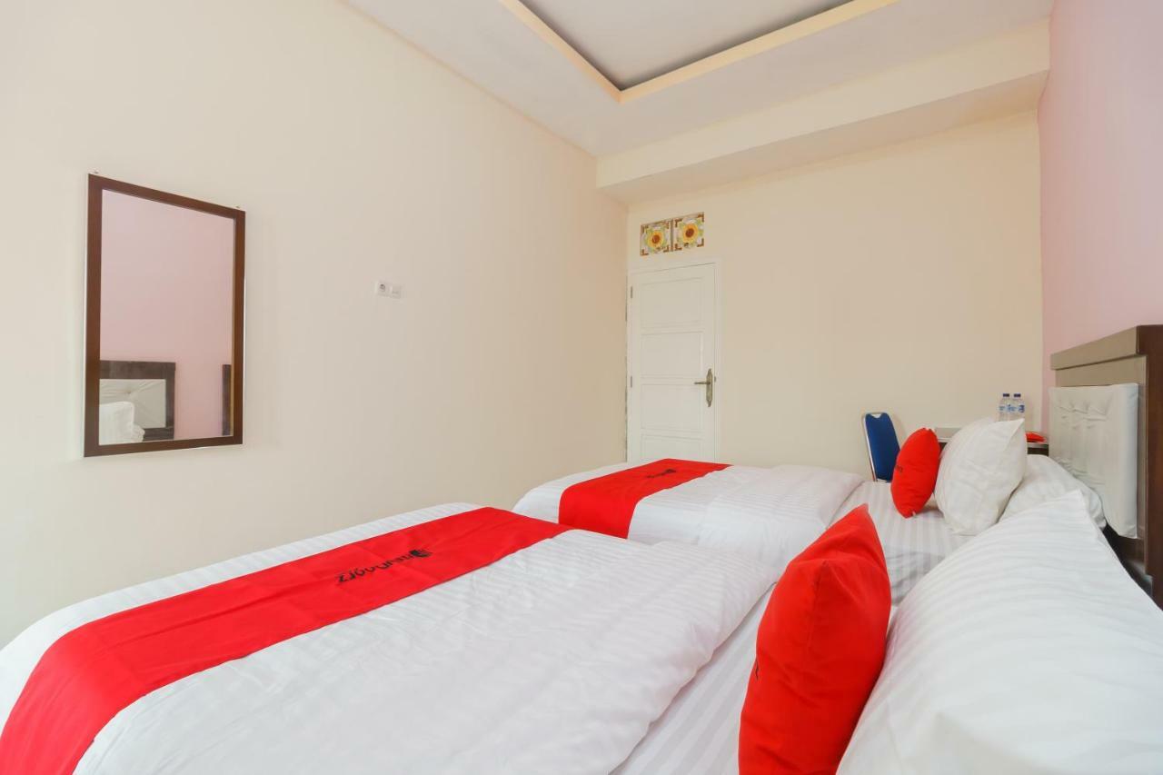 RedDoorz Syariah near Simpang Sekip Palembang Hotel Bagian luar foto